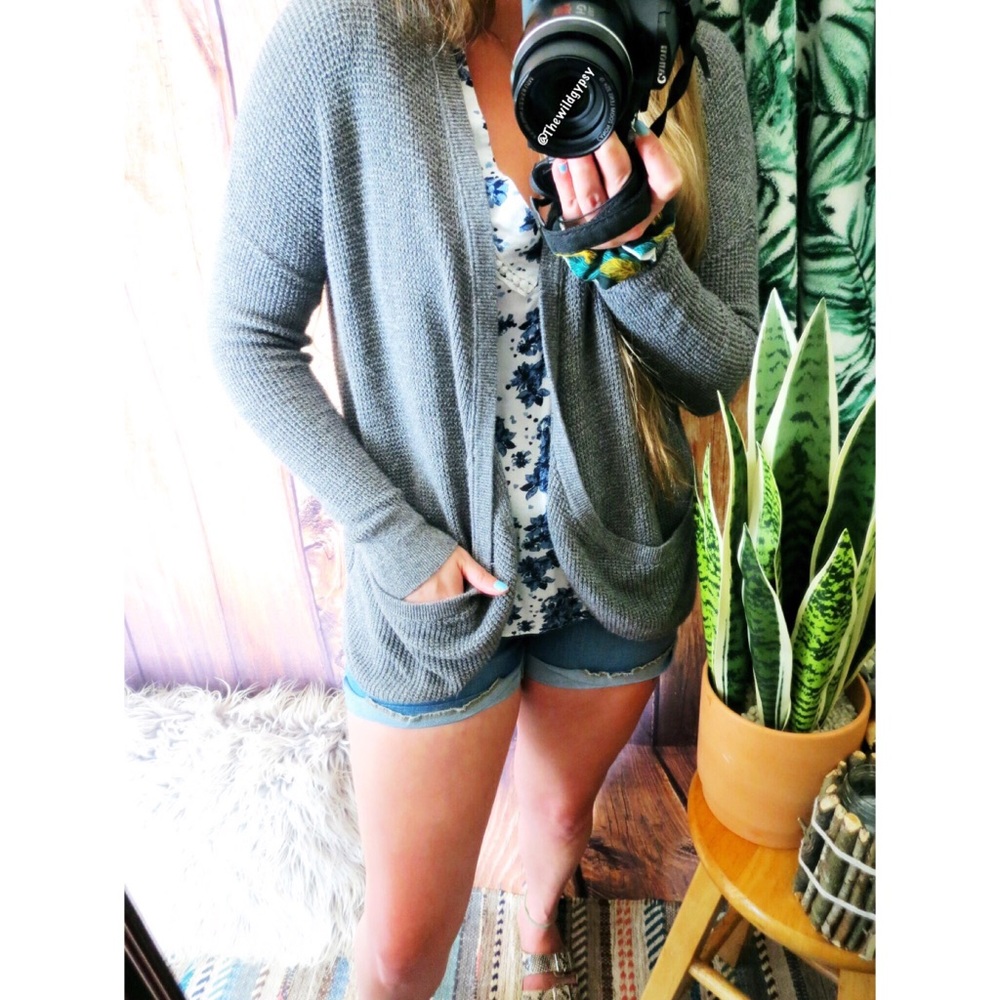American Eagle light weight gray cardigan 🌿 - Picture 2 of 9